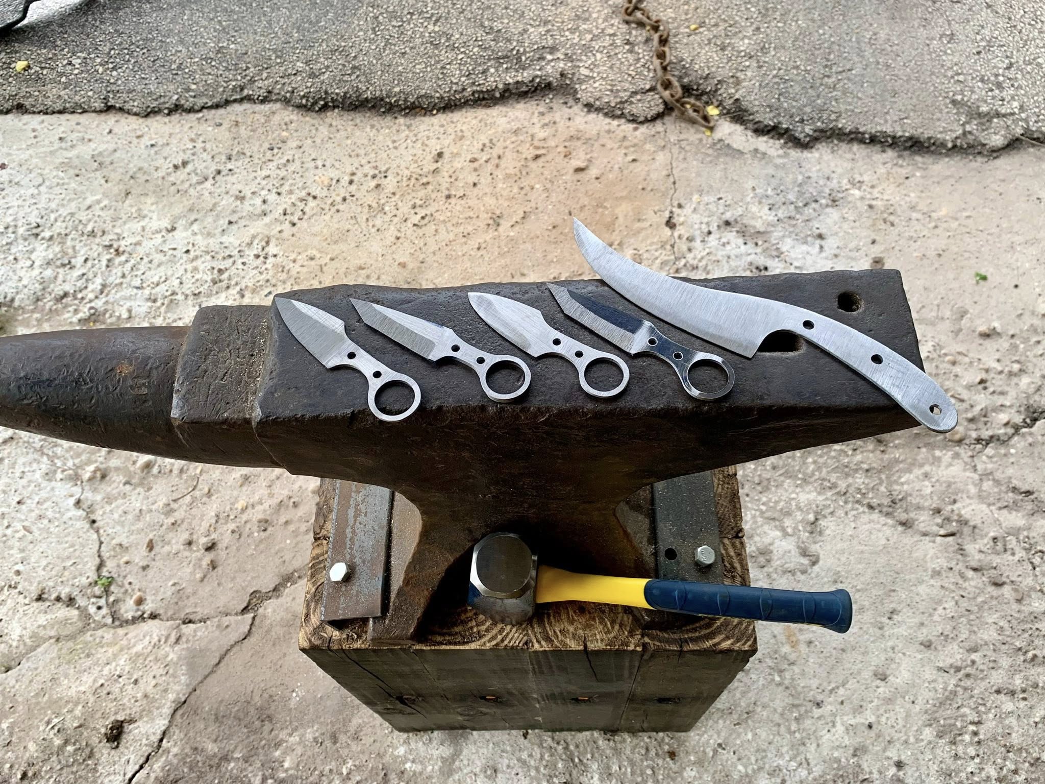 Freshly shaped blade blanks arranged on an anvil