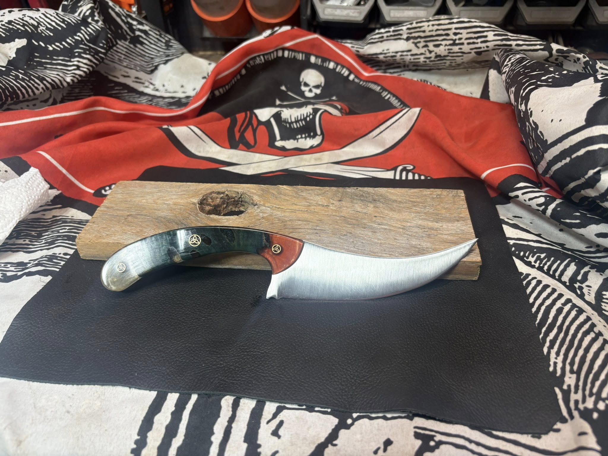 Finished custom No Quarter knife on leather and cloth